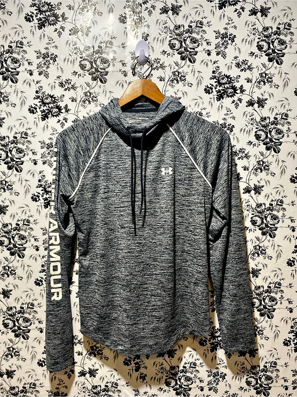Under Armour Women's Gray Hoodie Size Medium Like New
